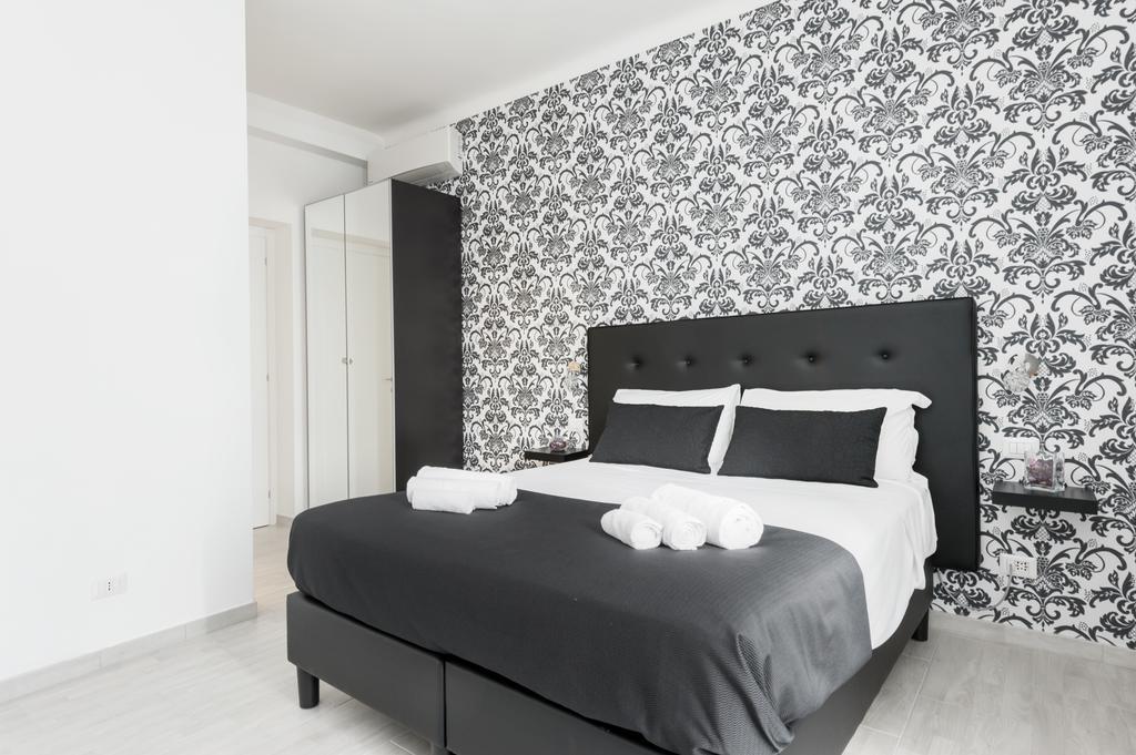 Black Rooms Colosseo Rome Bagian luar foto