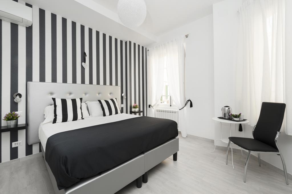 Black Rooms Colosseo Rome Bagian luar foto