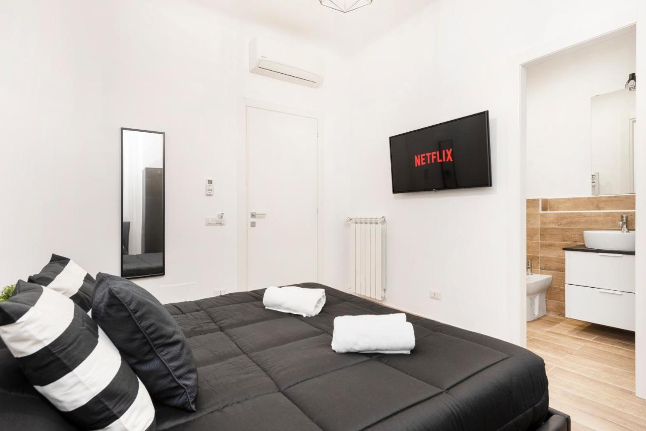 Black Rooms Colosseo Rome Bagian luar foto